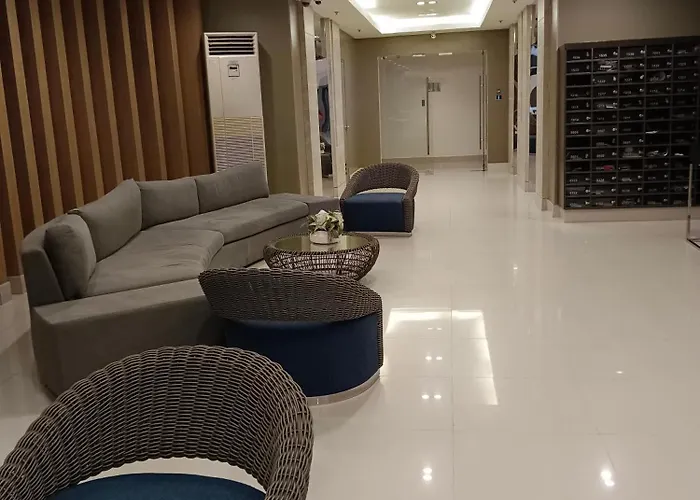 Sea Residences Golden Escape Condotel *